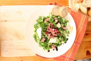 insalata estiva con prosciutto crudo e salame milano